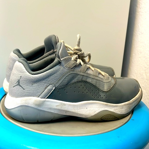 Jordan Other - Grey jordans youth 4